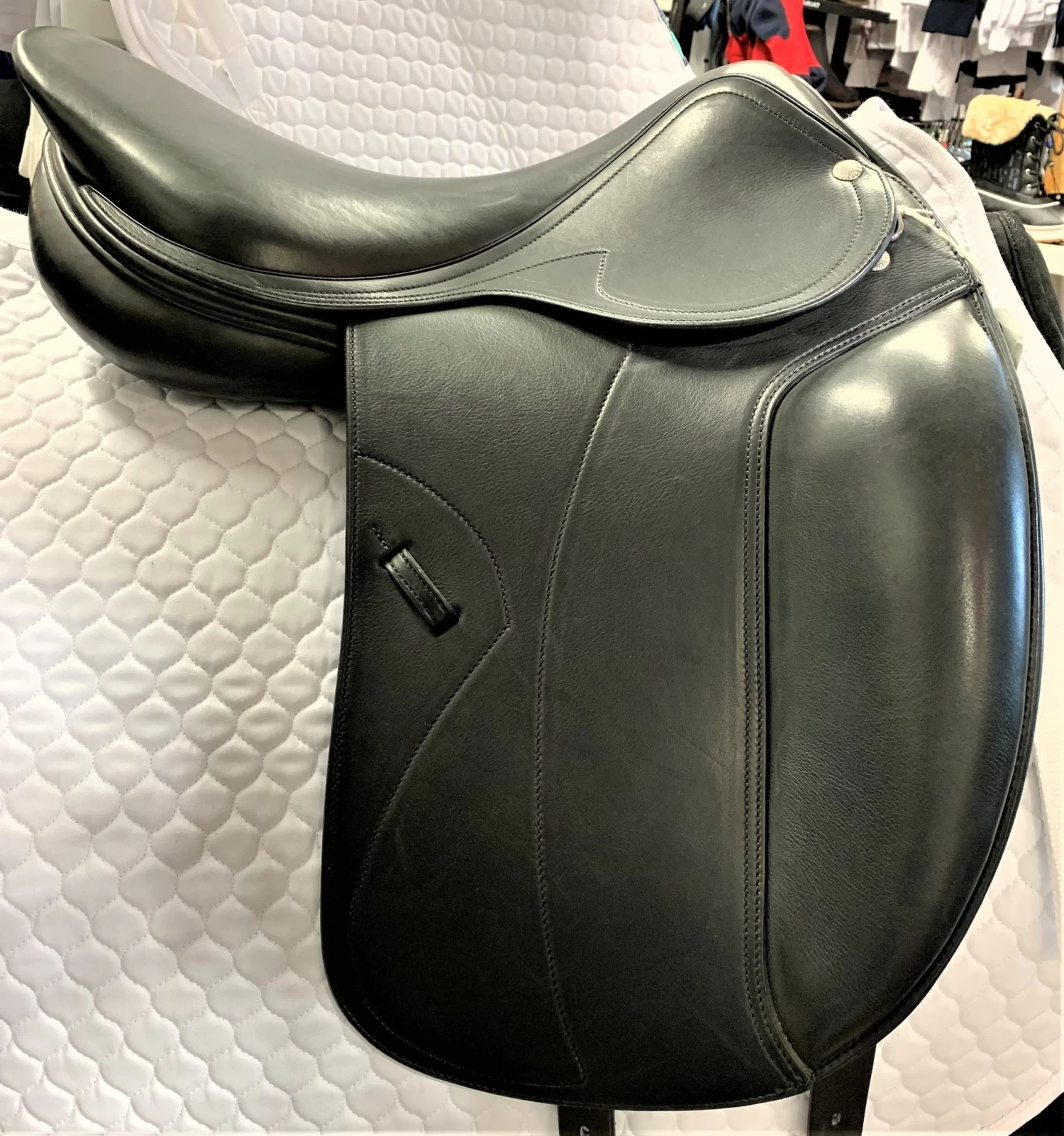 Amerigo Flat Seat Pinerolo Dressage Saddle 17 1/2" M Black Ex Demo 1 Amerigo Flat Seat Pinerolo Dressage Saddle 17 1/2" M Black Ex Demo