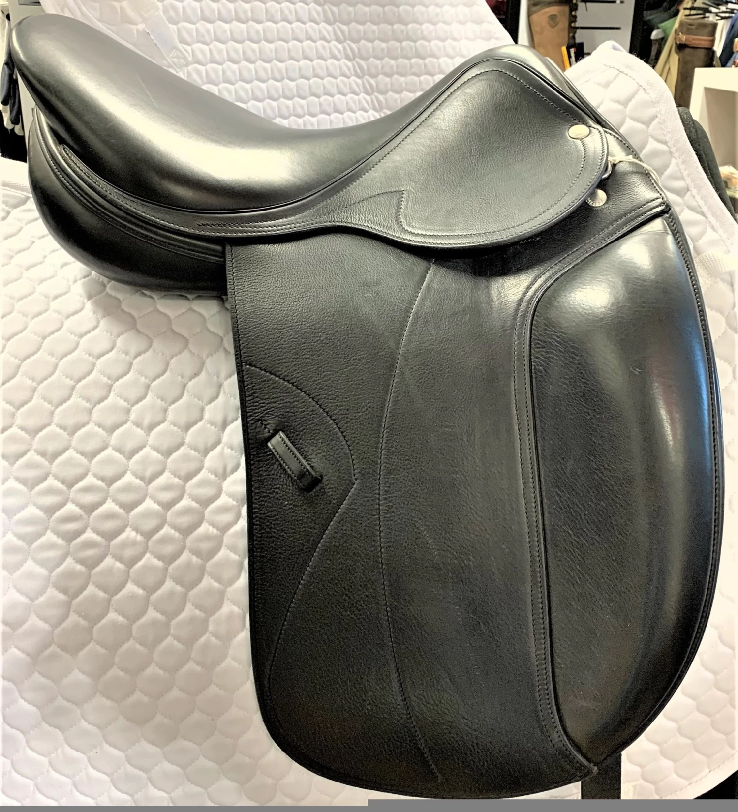 Amerigo Flat Seat Pinerolo Dressage Saddle 17" W-XW Black Ex Demo 1 Amerigo Flat Seat Pinerolo Dressage Saddle 17" W-XW Black Ex Demo
