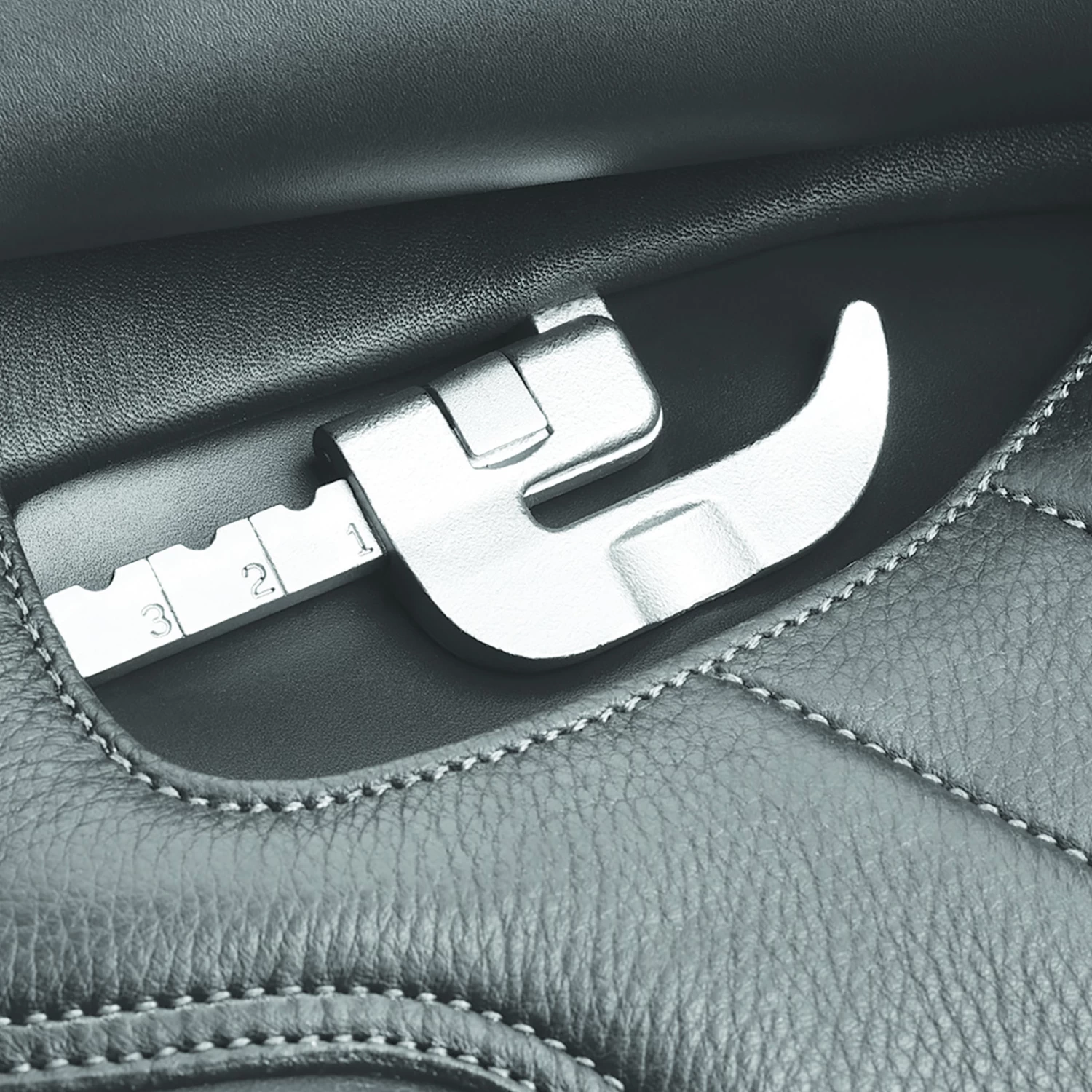 Bates Dressage+ (CAIR) Saddle Classic Black 2 Bates Dressage+ (CAIR) Saddle Classic Black - Image 2