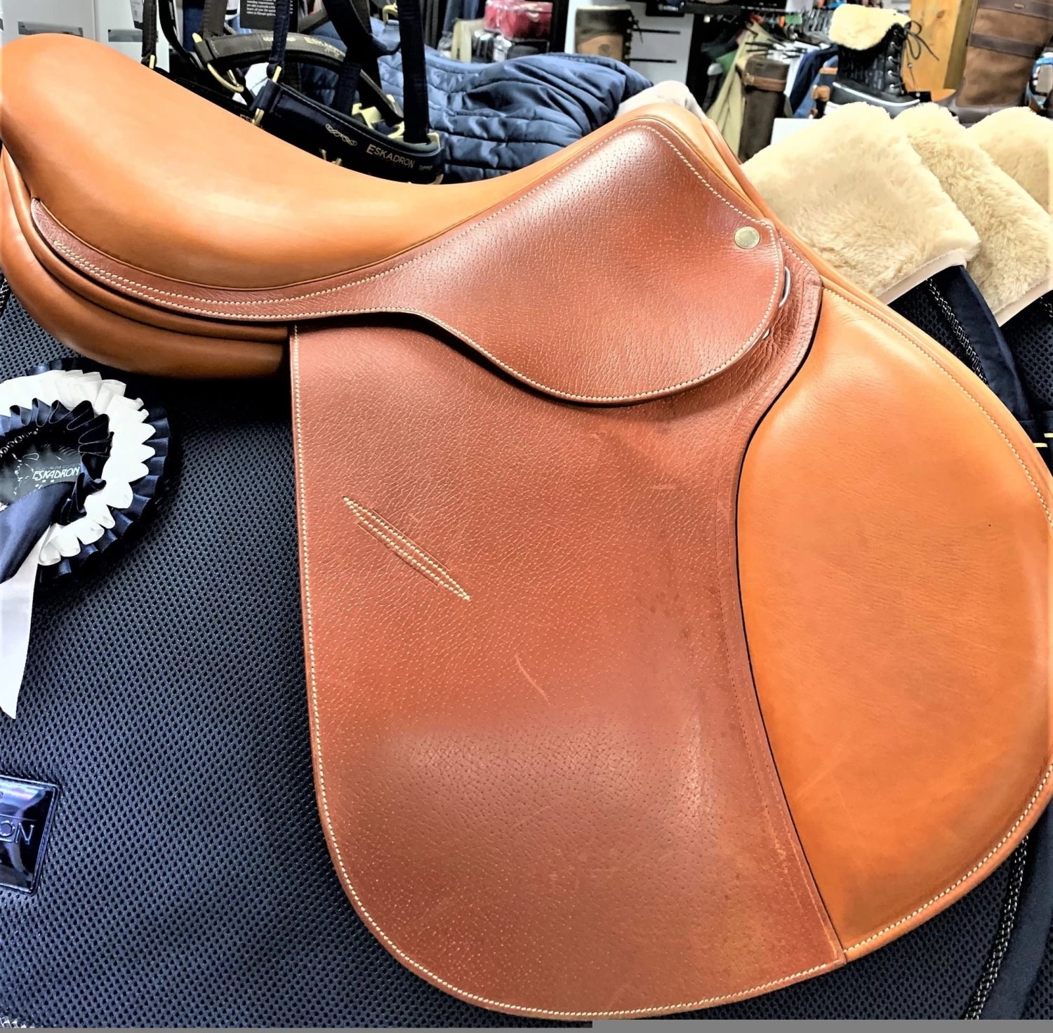 Childeric FJ 02 Jump Saddle 17" 02 Tan Ex Demo 1 Childeric FJ 02 Jump Saddle 17" 02 Tan Ex Demo