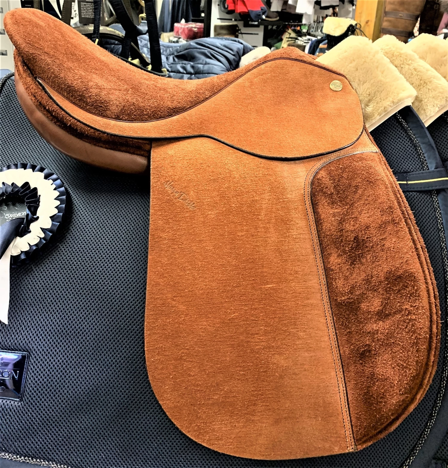 Harry Dabbs AO Show Saddle 17" W Tan Hide With Suede Seat And Knee Pads Ex Demo 1 Harry Dabbs AO Show Saddle 17" W Tan Hide With Suede Seat And Knee Pads Ex Demo