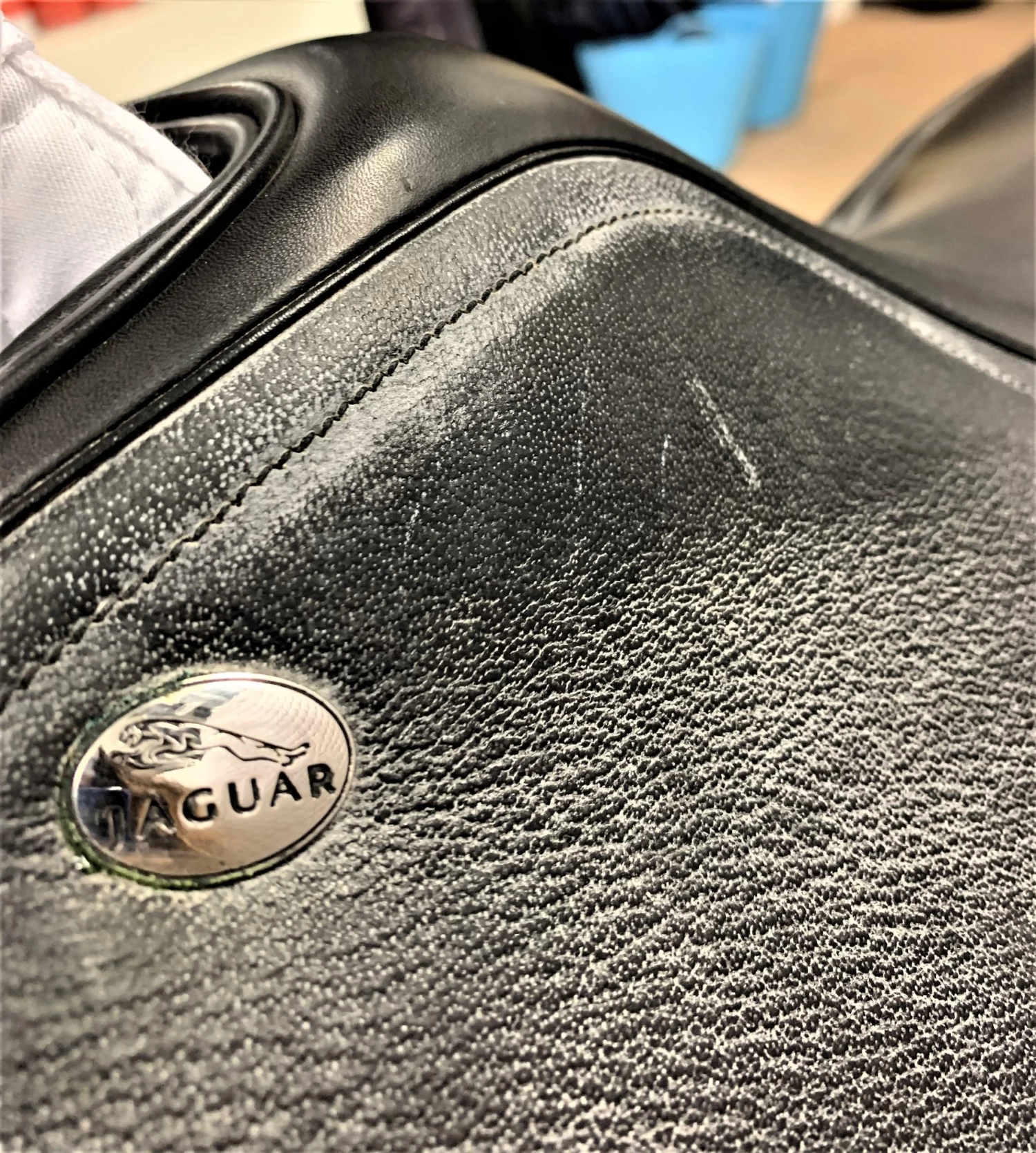 Jaguar Allie Birdy XKC Dressage Saddle 17 1/2" MW (N) Black Buffalo Leather With Latex Panels Ex Demo 2 Jaguar Allie Birdy XKC Dressage Saddle 17 1/2" MW (N) Black Buffalo Leather With Latex Panels Ex Demo - Image 2