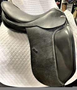 Jaguar Close Contact XKC Dressage Saddle 18" M Black Buffalo Leather With Wool Panels Ex Demo