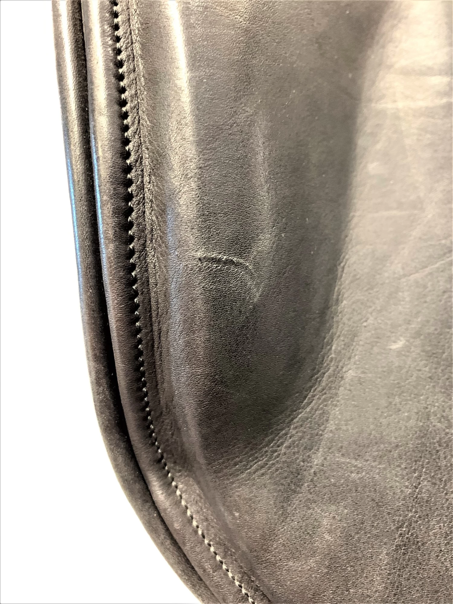 Jaguar Close Contact XKC Dressage Saddle 18" M Black Buffalo Leather With Wool Panels Ex Demo 4 Jaguar Close Contact XKC Dressage Saddle 18" M Black Buffalo Leather With Wool Panels Ex Demo - Image 4