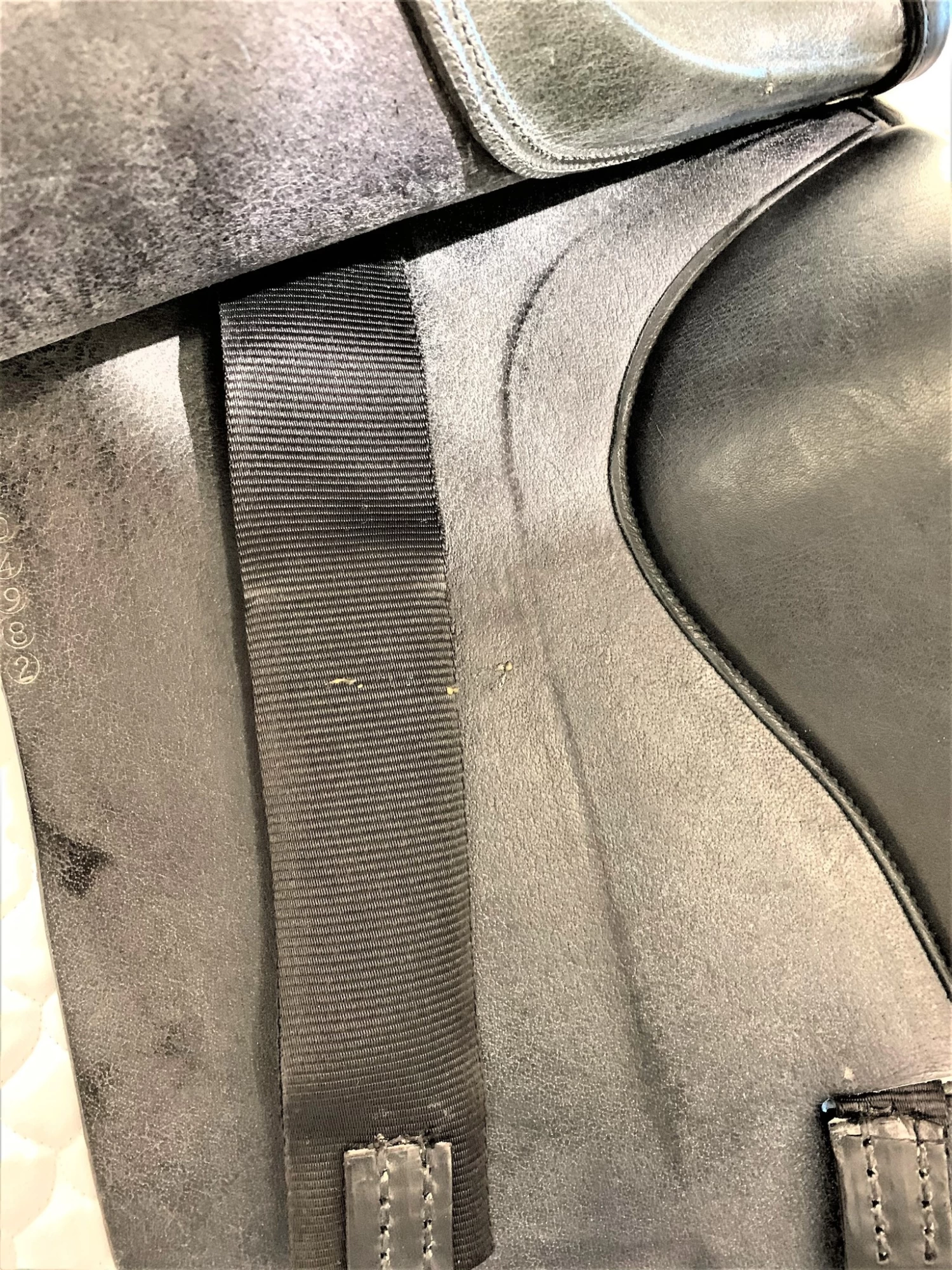 Jaguar Close Contact XKC Dressage Saddle 18" M Black Buffalo Leather With Wool Panels Ex Demo 3 Jaguar Close Contact XKC Dressage Saddle 18" M Black Buffalo Leather With Wool Panels Ex Demo - Image 3