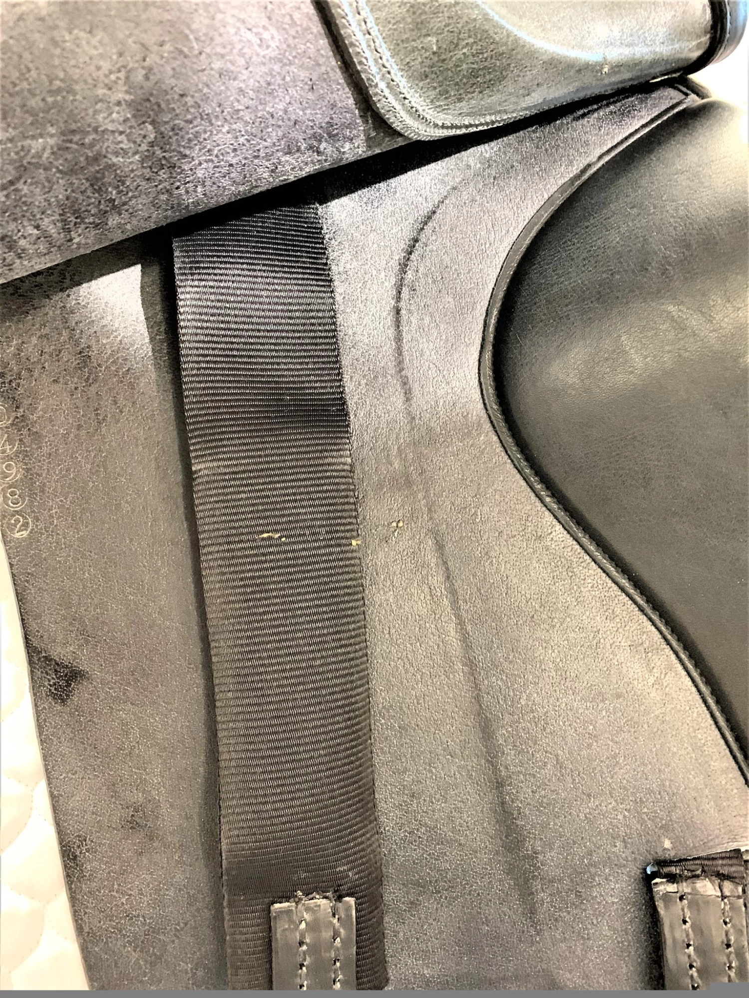 Jaguar Close Contact XKC Dressage Saddle 18" M Black Buffalo Leather With Wool Panels Ex Demo 2 Jaguar Close Contact XKC Dressage Saddle 18" M Black Buffalo Leather With Wool Panels Ex Demo - Image 2