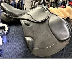 Winners Circle Centaurus Mono Jump Saddle 17" W Black